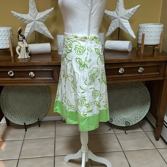 Women’s Vibrant Floral Green &  White 100% Cotton A line Midi Skirt Sz 11 USA - Picture 4 of 7